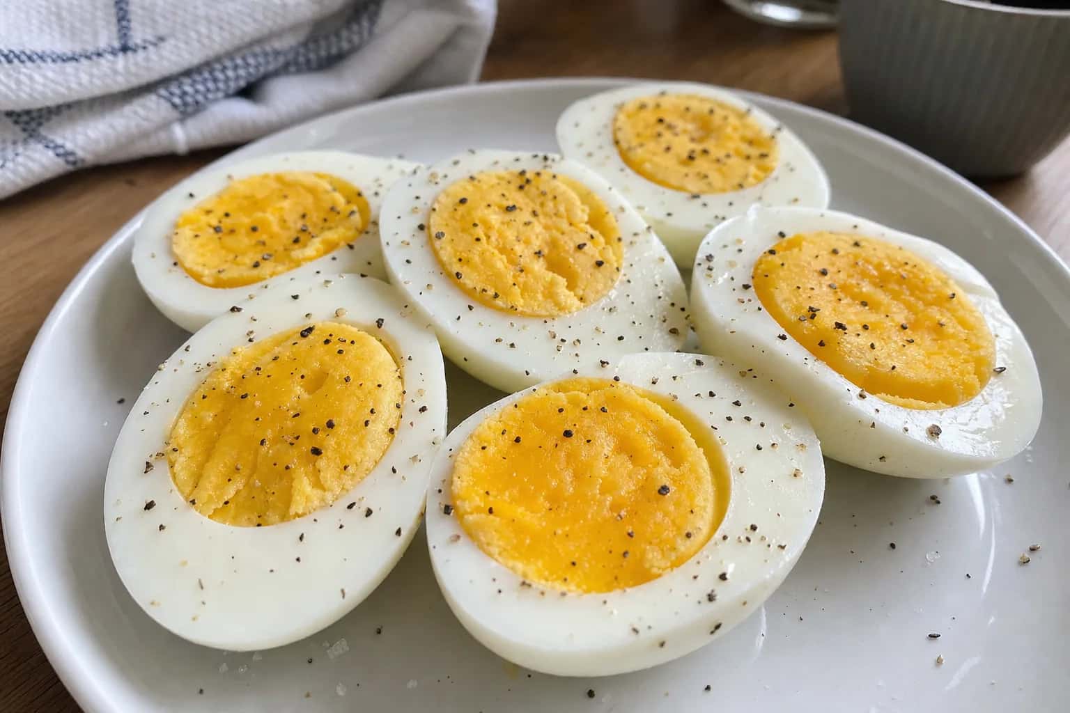 Boiled Eggs: how to boil eggs for easy peeling — High Protein recipe | Afoodrink